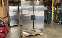 Clearance NSF commercial Reach In 2 door freezer 04112