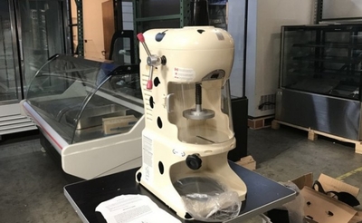 Shaved Ice Machine with Cover only 110v ETC-118