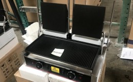 Double  flat grooved Panini Grill 022ECG42