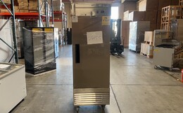 Clearance NSF Solid Door Reach-In Freezer 1 Door Freezer 04155