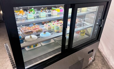 Refrigerated bakery refrigerator case NSF 48 in CW-370R