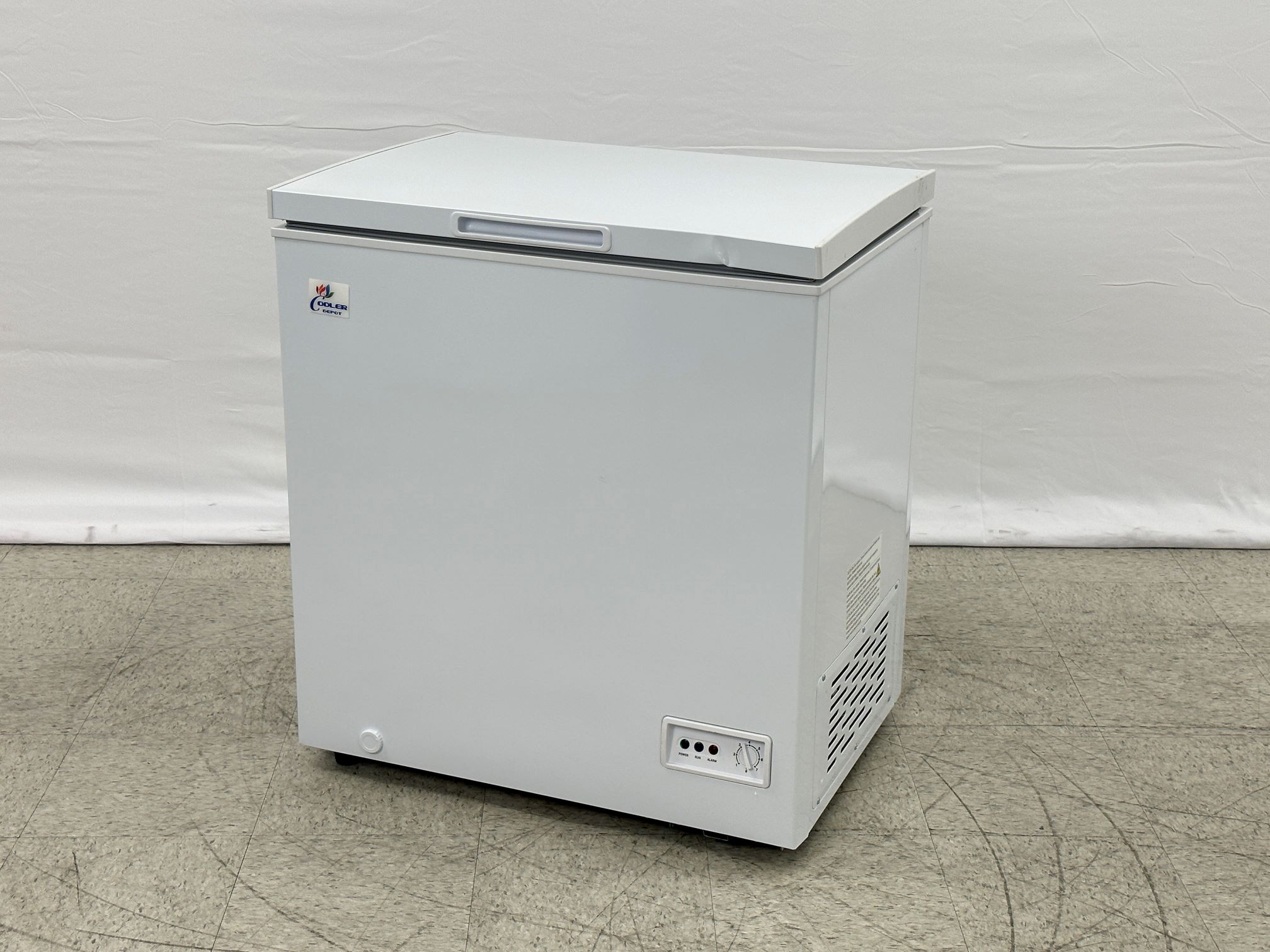 NSF 30 inches Solid Top Chest Freezer 5 cu ft XF-152