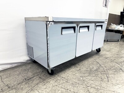 NSF 72 Ins Undercounter 3 Solid Doors Refrigerator AUR-18476