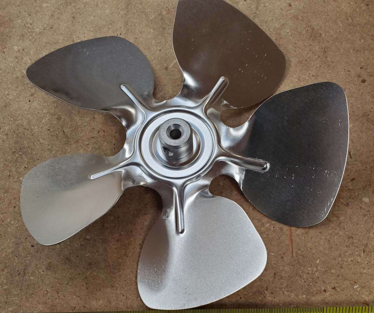 [Parts] TUC27F Undercounter Freezer Fan Blades With Axis 172