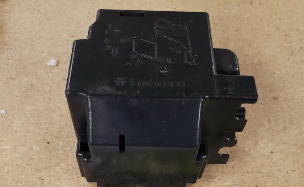 [Parts] LG1000 Two glass door refrigerator Compressor Plastic Co