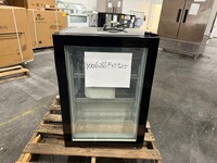 Clearance Merchandiser Glass Freezer  Not cooling   100686F0325