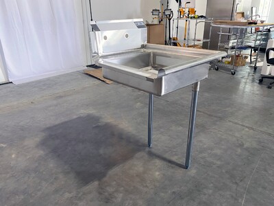 NSF Soiled Dish Table 26W x 30D x43.7H inches HN-DTS26R