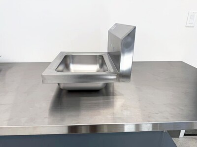 17 ins Commercial NSF SS hand Sink With Faucet HS-17-320