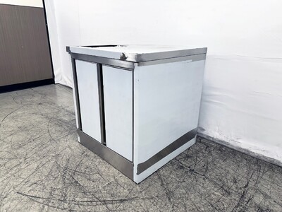 Dining Car Facilities Left Rear Arc Workbench double door A1