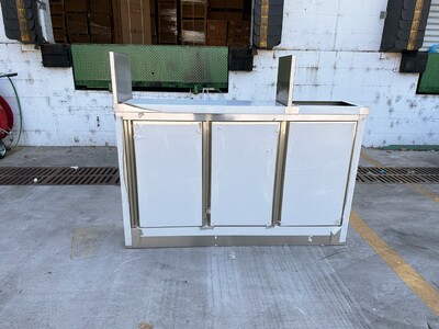 Food Vending Trailer Right-angle Side Three-Door TRD4