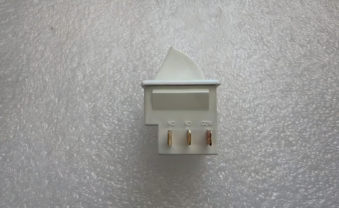 [Parts] Refrigerator Universal Door Switch 3 Pin HC-050K4U