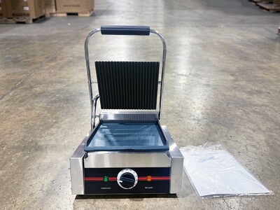 NSF Panini Sandwich  Grill Top Ribbed And Lower Flat PG811C