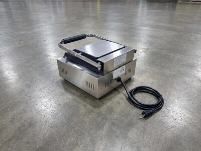 NSF Panini Sandwich  Grill Top Ribbed And Lower Flat PG811C