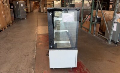 Clearance Refrigerated Cake Showcase Bakery 3 shelf 100259L0223