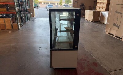 Clearance Refrigerated Cake Showcase Bakery 3 shelf 100259L0223