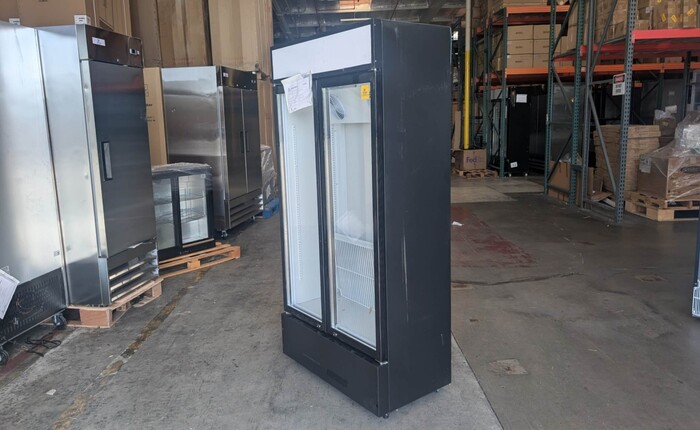 Clearance Commercial Merchandising door cooler 18721L0420