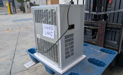 Clearance 660 LBS Commercial ice maker machine 104612L0425