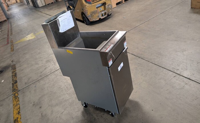 Clearance 50 lbs NSF natural gas Deep fryer 104660L0430