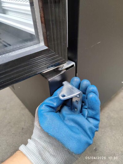 [Parts] LC-600A Refrigerator  Right Door Bottom Bracket