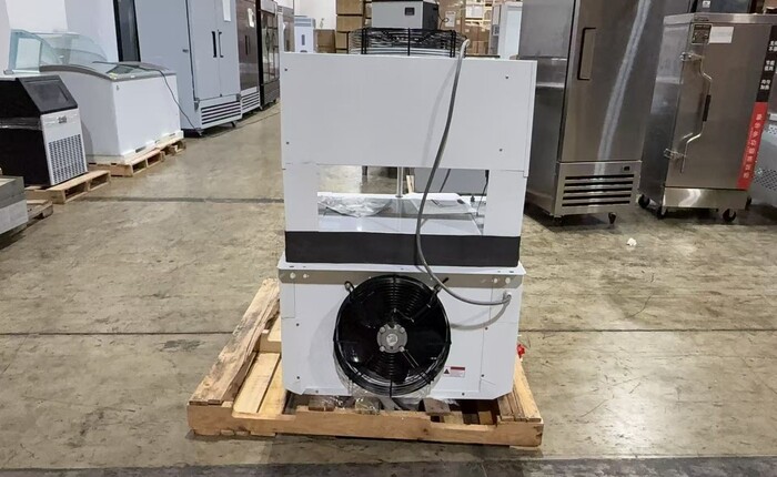 Clearance 2 HP Walk-In Cooler Condensing Unit 105334C0604