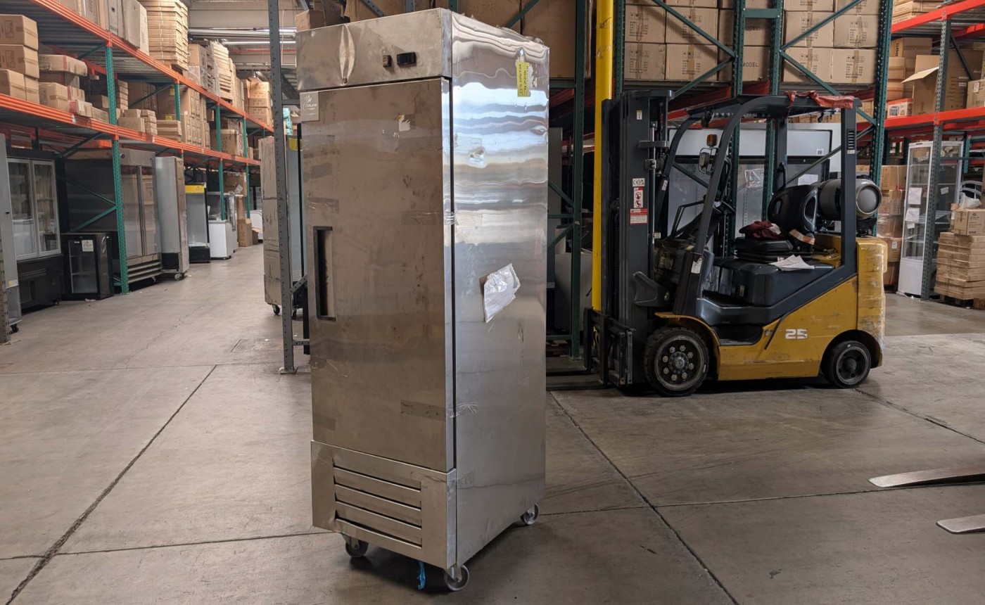 Clearance Solid Door Reach-In Freezer 1 Door Freezer 89485L0627