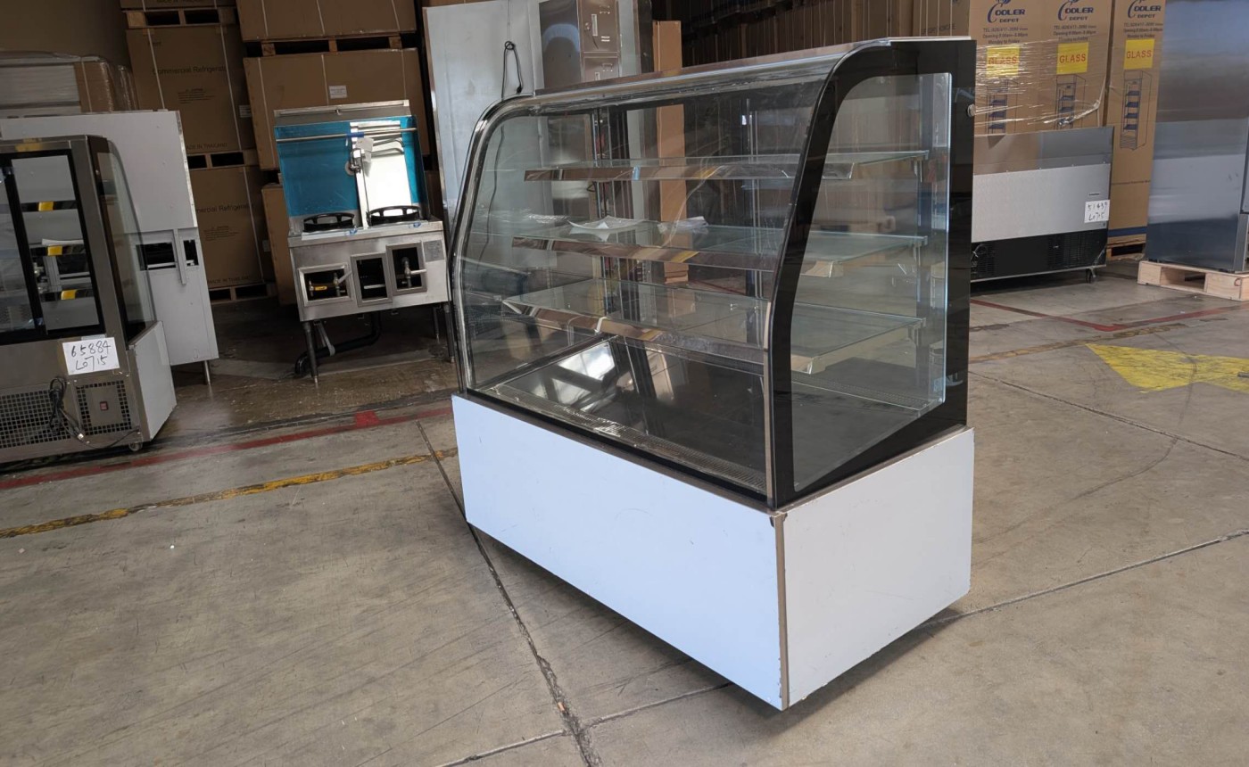 Clearance 60 ins bakery refrigerator case Not Cooling 33688L0715