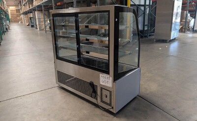 Clearance 60 ins bakery refrigerator case Not Cooling 33688L0715