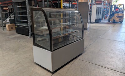 Clearance 60 ins bakery refrigerator case Not Cooling 65884L0715