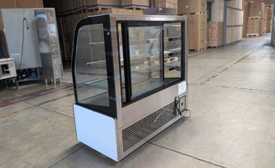 Clearance 60 ins bakery refrigerator case Not Cooling 65884L0715