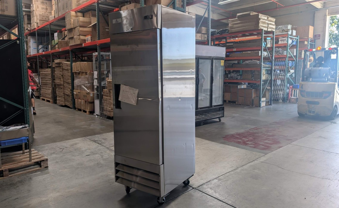 Clearance Solid Door Reach-In Freezer 1 Door Freezer 81740L0717