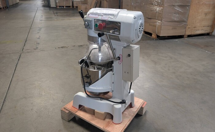 Clearance NSF 20 qt commercial Dough Mixers 20132L0724