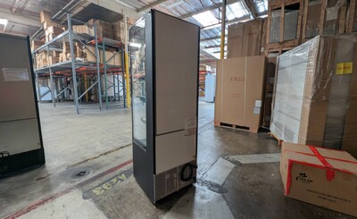 Clearance 27 in Vertical Open Air Cooler Display 28376L0728