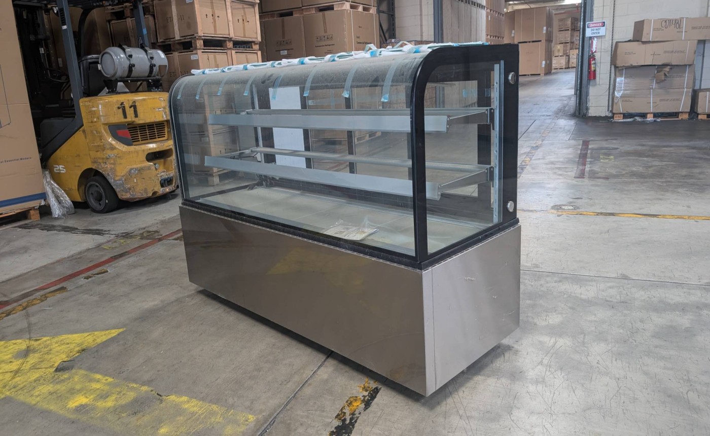 Clearance Refrigerated bakery refrigerator case 103125L0808