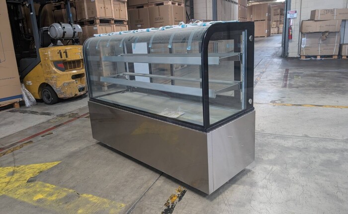 Clearance Refrigerated bakery refrigerator case 103125L0808
