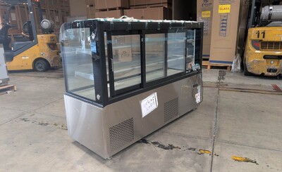 Clearance Refrigerated bakery refrigerator case 103125L0808