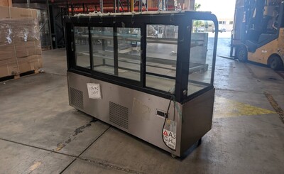 Clearance Refrigerated bakery refrigerator case 103125L0808