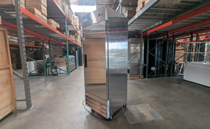 Clearance  Solid Door Reach-In Freezer 1 Door Freezer 18179L0815