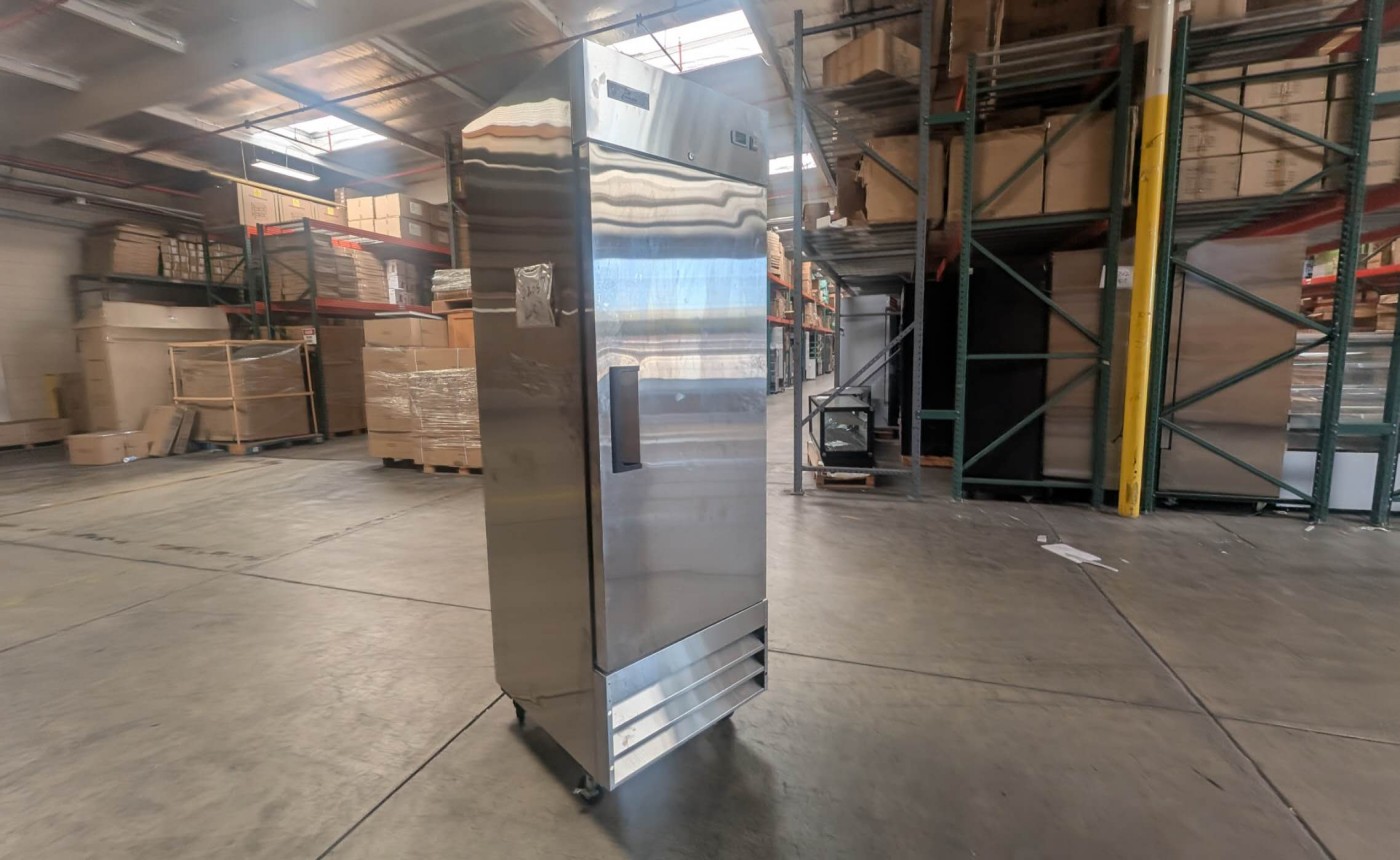Clearance Solid Door Reach-In Freezer 1 Door Freezer 32037L0817