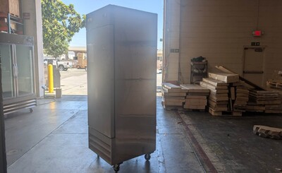 Clearance Solid Door Reach-In Freezer 1 Door Freezer 56544L0817