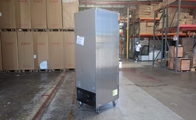 Clearance Solid Door Reach-In Freezer 1 Door Freezer 56544L0817