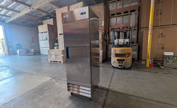 Clearance Solid Door Reach-In Freezer 1 Door Freezer 79860L0819