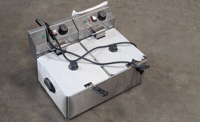 Clearance  12L Electric Countertop Deep Fryer 106114L0820