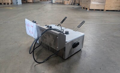Clearance  12L Electric Countertop Deep Fryer 106114L0820