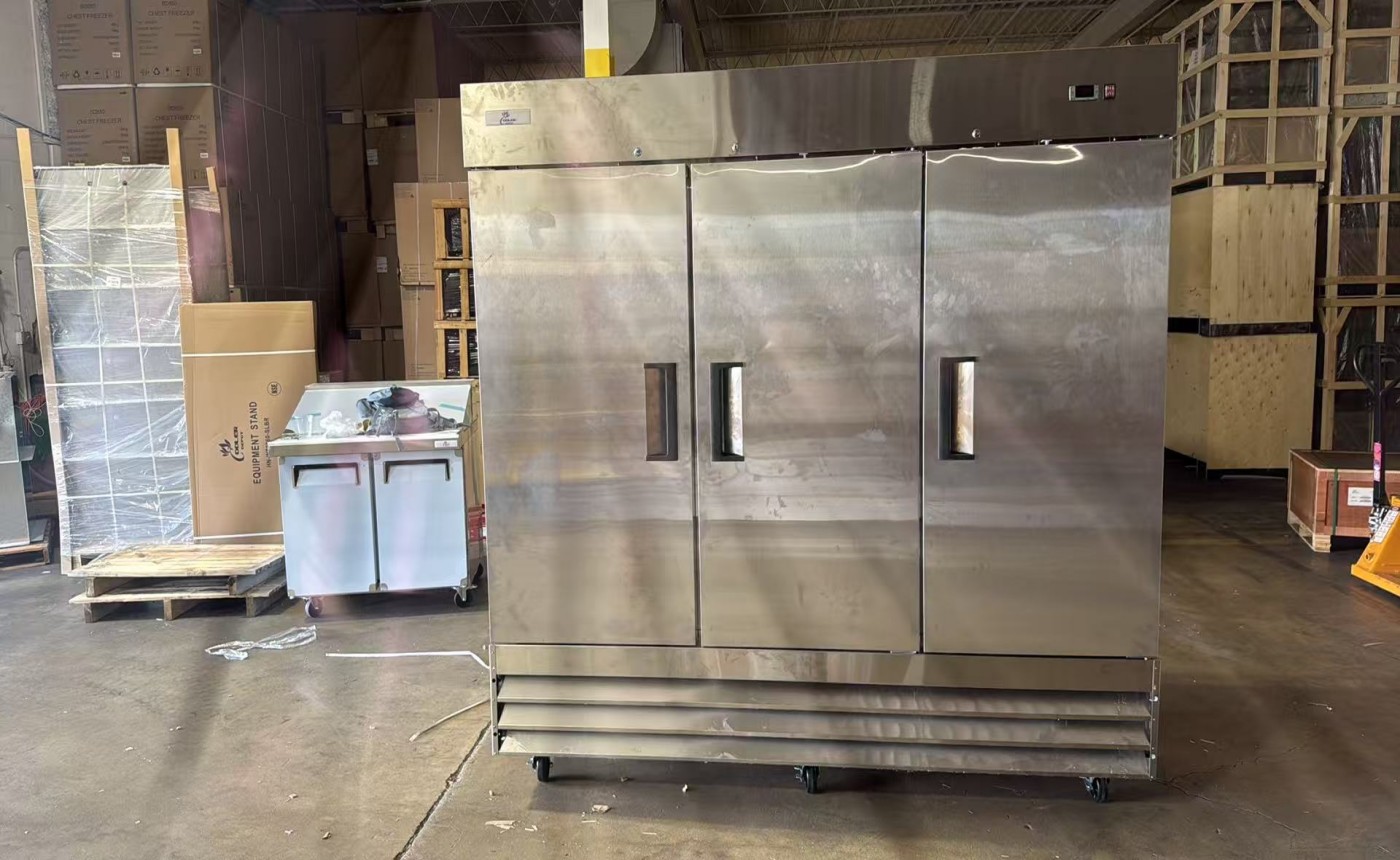 Clearance NSF Reach In Three door refrigerator 106267N082604
