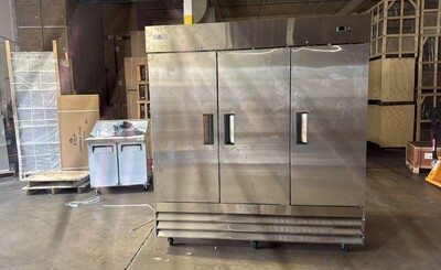 Clearance NSF Reach In Three door refrigerator 106267N082604