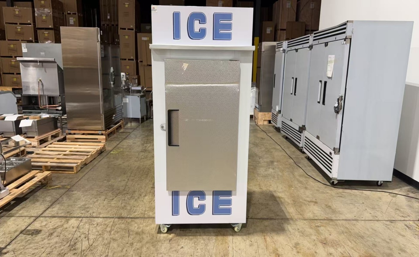 Clearance  Ice Merchandiser One Door Ice Storage  106284C0828