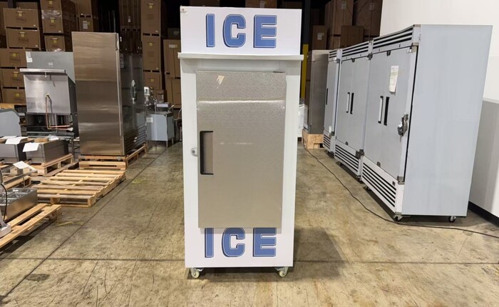 Clearance  Ice Merchandiser One Door Ice Storage  106284C0828