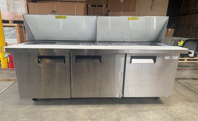 Clearance  Sandwich Prep Table Mega Top two door 64761L0829