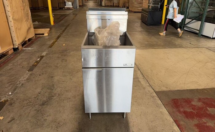 Clearance 70 lbs NSF Restaurant natural gas  fryer 106821L0908