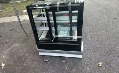 Clearance Refrigerated Countertop Bakery Display 106948N0910